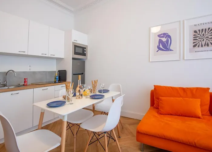 Stunning Flat By The Beach, Carre D'or-negresco アパート