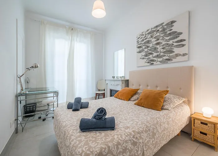 Stunning Flat By The Beach, Carre D'or-negresco アパート